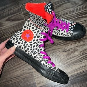 Rare converse!! Women’s size 8, worn twice!